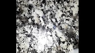 Otra mastubada antes de entrar a la ducha